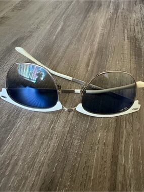 Ray-Ban White Frame Blue Lens Women's Sunglasses - retail $300